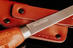 MT091 Mustad nož za filetiranje Wood handle knife 6'', Stainless Steel, kožna futrola
